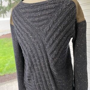 Women’s VTG Sz S EUC HINGE Cable Knit Sweater Accents & Faux Suede Shoulders